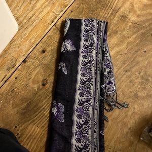 Pretty & new butterfly scarf, never worn